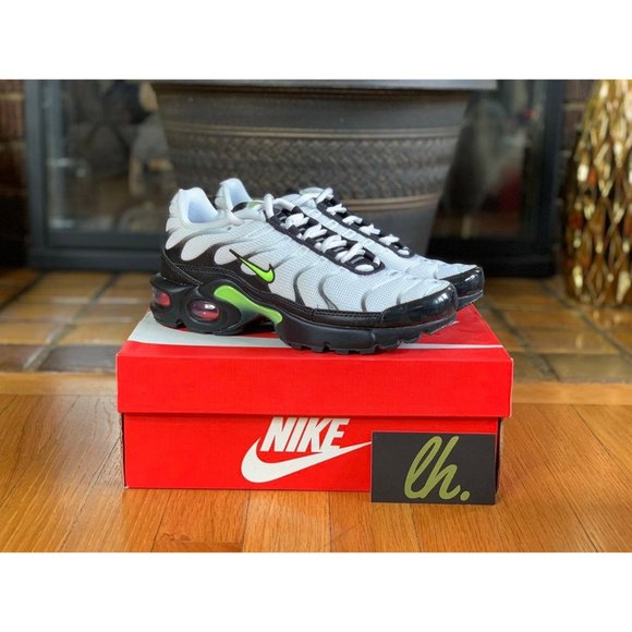 Size 4y Nike Air Max Plus RF "White Volt" - Picture 4 of 5